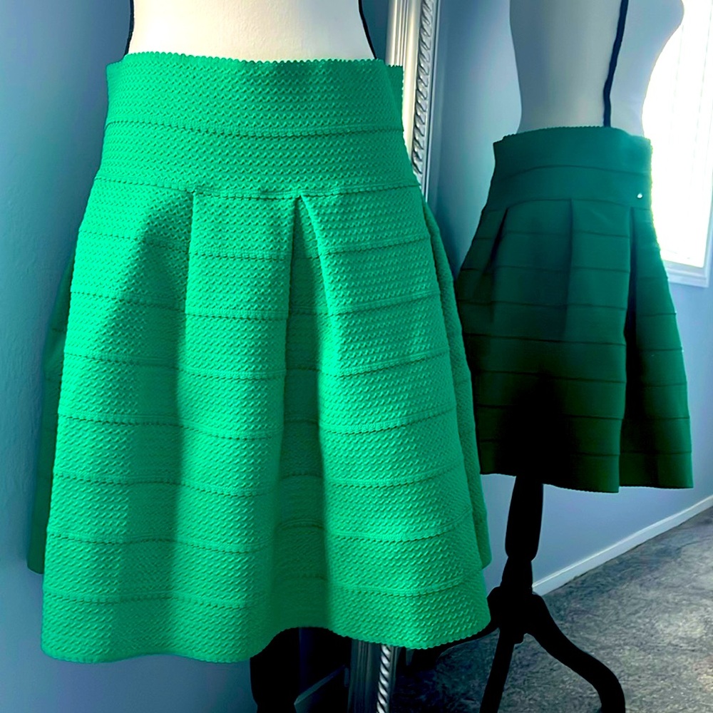 H&M Skirt 💚 Green Scalloped Mini Tulip Skirt - Size L - PARTY FUN!!